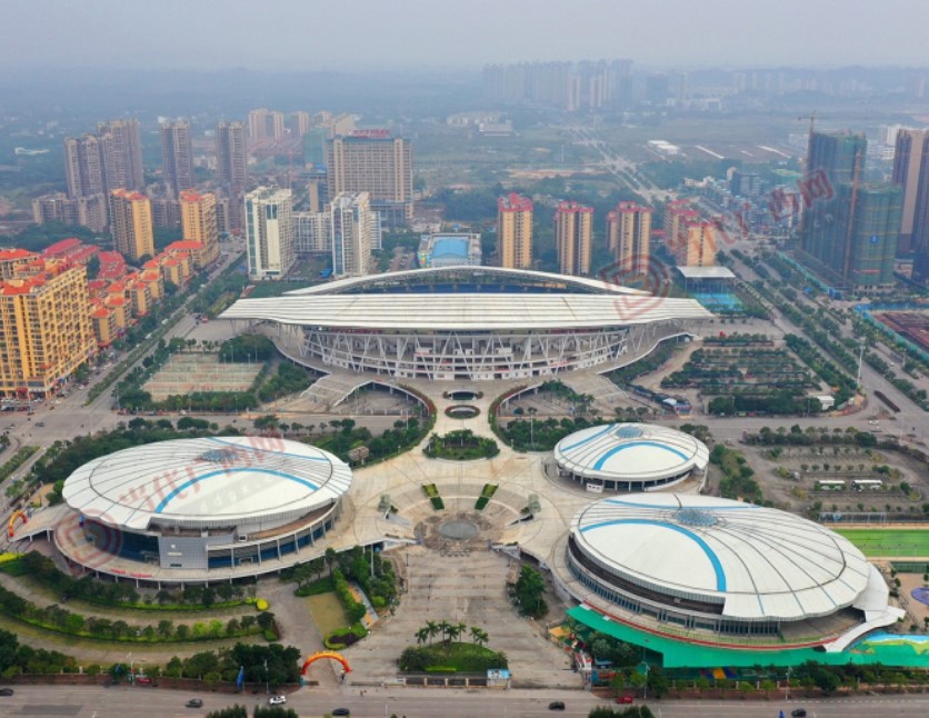 國萬智慧體育館管理系統是一款專業的體育館營運綜合管理系統，集前臺售票收費管理、場地管理、收費標準、手機預訂、會員管理、文化體育培訓功能、在線銷售場館演唱會門票功能、檢票功能、在線支付通道管理、陪練管理、一卡通消費功能、超市商品銷售系統、倉庫管理、統計報表等。